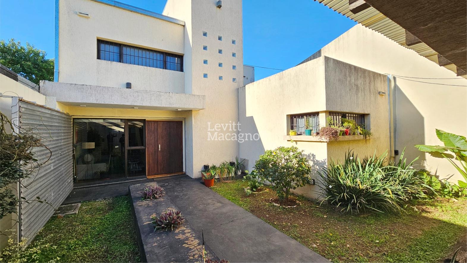 Casa 3 dormitorios – Calle Mendoza